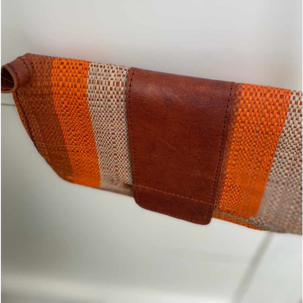 Crossbody clutch